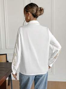 SHEIN Frenchy Damen Langarm Hemd mit Knopfleiste, minimalistischem Muster und Details, Lässig - Weiss - Übersicht 2