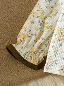 SHEIN Baby Girls' Autumn Fresh Floral Print Top With Contrast Details And Bib Overalls - Multicolor - View 4