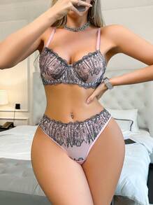 Conjunto de lencería de mujer de color rosa, ropa interior cómoda y romántica de uso diario con contraste de colores