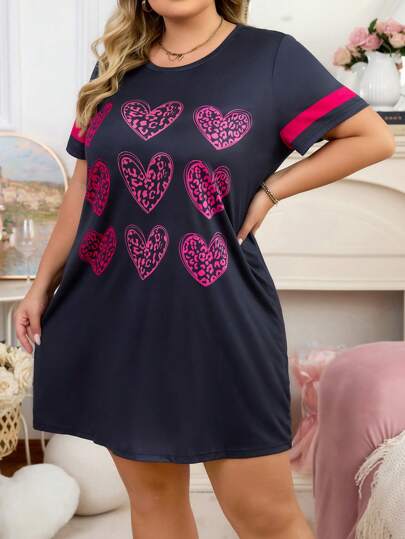 Plus Size Women Heart Print Crew Neck Nightgown view 6
