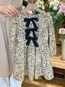 SHEIN LMoss Kids LMoss 年轻女孩休闲风格长袖花卉印花连衣裙，背面有蝴蝶结装饰，适合秋冬季年轻女孩的休闲日常穿着 - 彩色 - 查看 3
