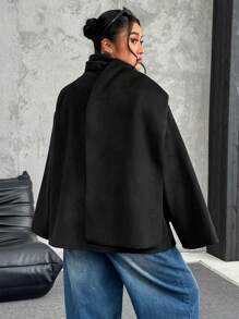 SHEIN EZwear Áo khoác lông cừu giả màu đen cỡ lớn kèm khăn quàng cổ, áo khoác dệt kim màu đen dáng rộng đơn giản - màu đen - Xem 2