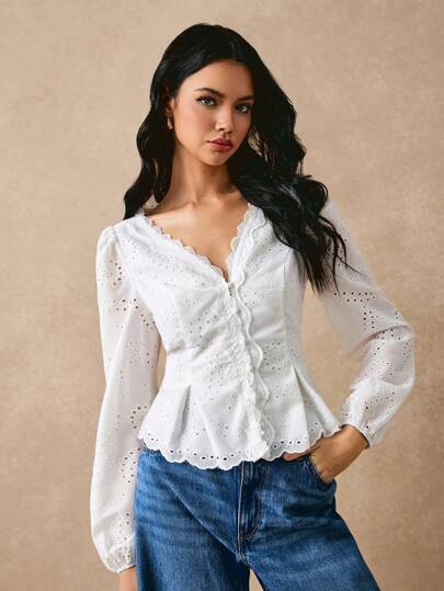 Poéselle 白色优雅蕾丝花边腰部纽扣细节衬衫，长袖衬衫，腰部衬衫，蕾丝上衣，蕾丝衬衫，优雅腰部细节，适合日常工作外出轻松别致的必备品