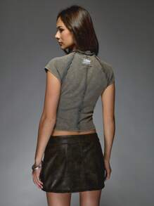 MISSGUIDED Casual Ribbed Cap Sleeve Crop Top With Raw Edge Detail Active Sport Style T Shirt Fashion Forward Y2k Design Spring Summer Essential Basic - Dark Grey - View 2