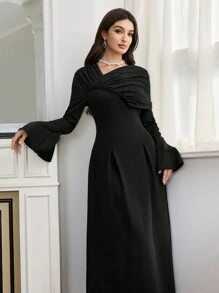 Modelyn Đầm dạ hội dài tay loe xẻ tà viền bạc và vàng cho nữ - màu đen - Xem 1