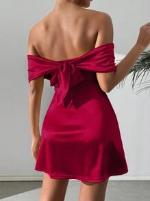 Allurite Off Shoulder Bandeau Sexy Formal Dress, Solid Color Bodycon Burgundy Mini Short Satin Women Outfit