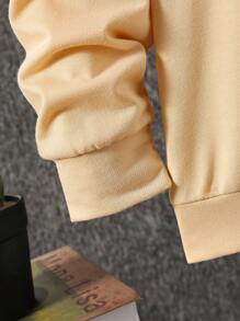 SHEIN 青少年男孩休闲趣味图案印花长袖圆领运动衫，秋冬 - 杏色 - 查看 4