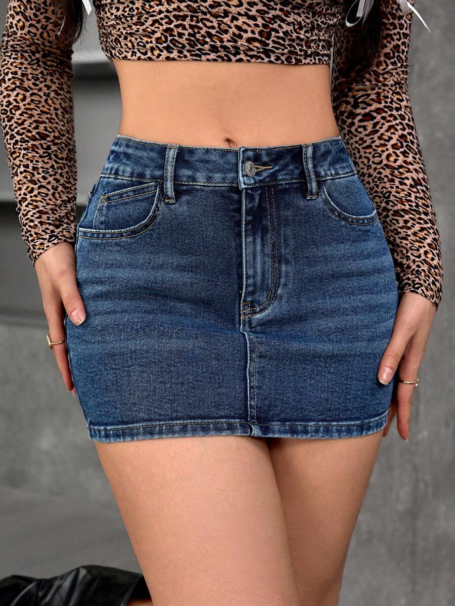 SHEIN PETITE 女士休闲牛仔铅笔裙，带口袋 - 中等水洗藍 - 查看 1