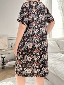 Camisón con estampado floral de cuello redondo y manga corta, talla grande - Multicolor - Ver 2