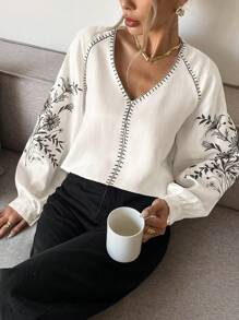 SHEIN Frenchy 女士 V 领长袖花卉印花休闲衬衫 - 米色 - 查看 3