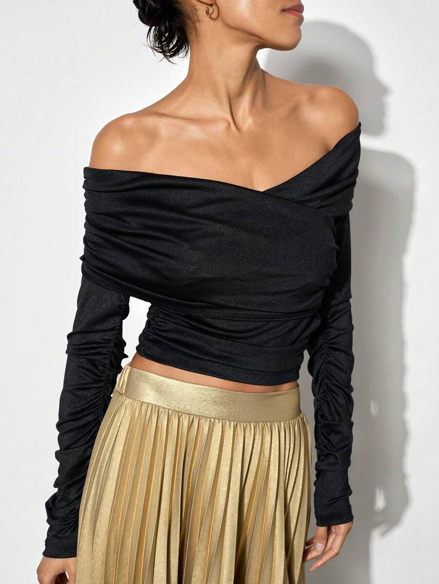 Maija 女士黑色优雅重叠露肩褶皱短袖修身长袖 T 恤，秋冬 - 黑色 - 查看 1