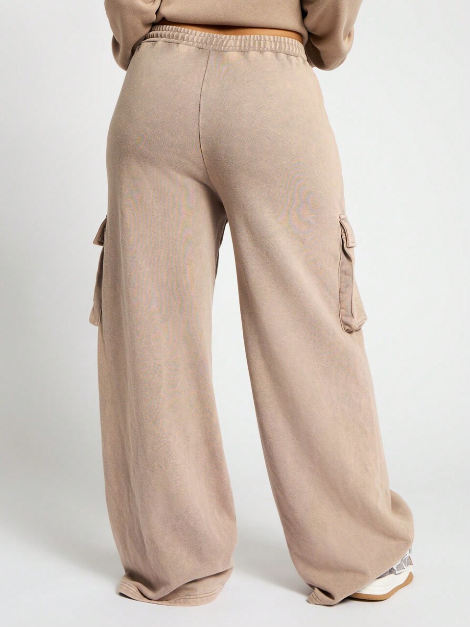 SUMWON WOMEN Athleisure Cargo Fleece Wide Leg Sweatpants