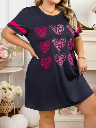 Plus Size Women Heart Print Crew Neck Nightgown view 4