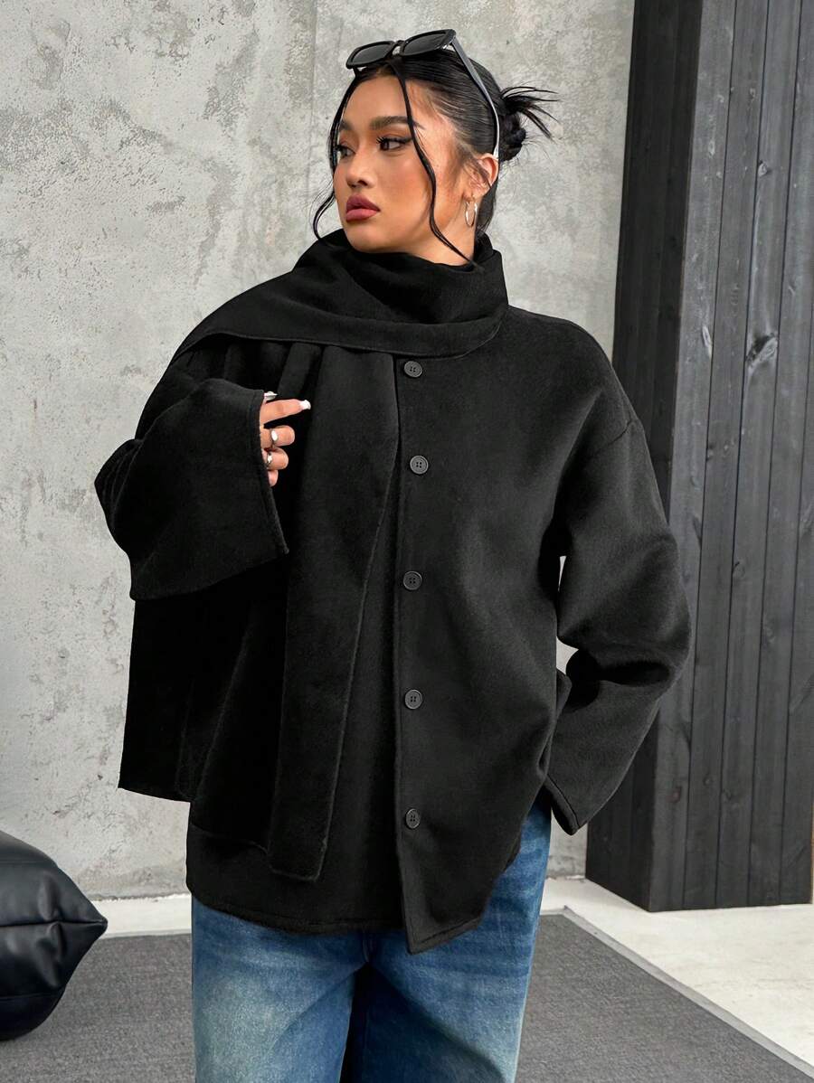 SHEIN EZwear Áo khoác lông cừu giả màu đen cỡ lớn kèm khăn quàng cổ, áo khoác dệt kim màu đen dáng rộng đơn giản - màu đen - Xem 1