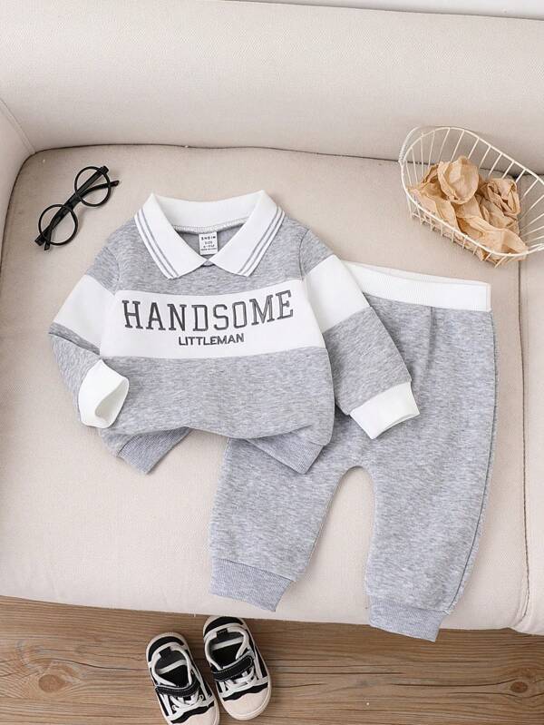 SHEIN Set de 2 piezas para bebé niño con sudadera de polo con cuello y pantalón de chándal con contraste de color y bordado de letras, estilo universidad moderno y adorable, adecuado para ocasiones de otoño/invierno como sesiones de fotos y fiestas