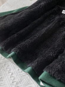 SHEIN Veste à capuche épaisse, style décontracté d'école pour garçon. Convient pour les sorties d'automne et d'hiver, la maternelle
