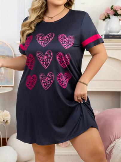 Plus Size Women Heart Print Crew Neck Nightgown view 5