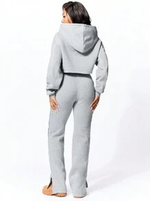 SUMWON WOMEN Crop Graphic Print Hoodie en Flared Jogger met Split Zoom Set