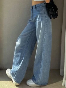 DAZY Women Front Button Pocket Simple Casual Straight Leg Jeans