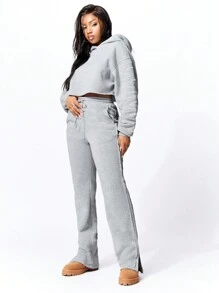 SUMWON WOMEN Crop Graphic Print Hoodie en Flared Jogger met Split Zoom Set