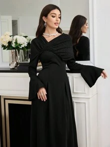 Modelyn Đầm dạ hội dài tay loe xẻ tà viền bạc và vàng cho nữ - màu đen - Xem 3