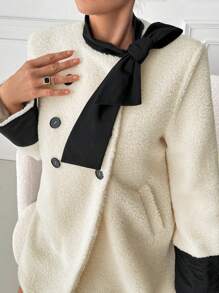 SHEIN Clasi Áo khoác dài thường ngày thanh lịch cho nữ có thắt lưng, cổ tròn, nơ, túi hai hàng khuy, màu đen có khối màu ở cổ, cổ tay áo màu đen và trắng, mùa thu/đông - Màu be - Xem 5