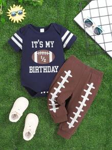 SHEIN Set de 2 piezas para bebé niño con body azul marino casual deportivo con estampado de fútbol y pantalón elástico marrón con estampado de fútbol, cómodo y transpirable, adecuado para fiestas de cumpleaños, vacaciones, deportes al aire libre, primavera/verano