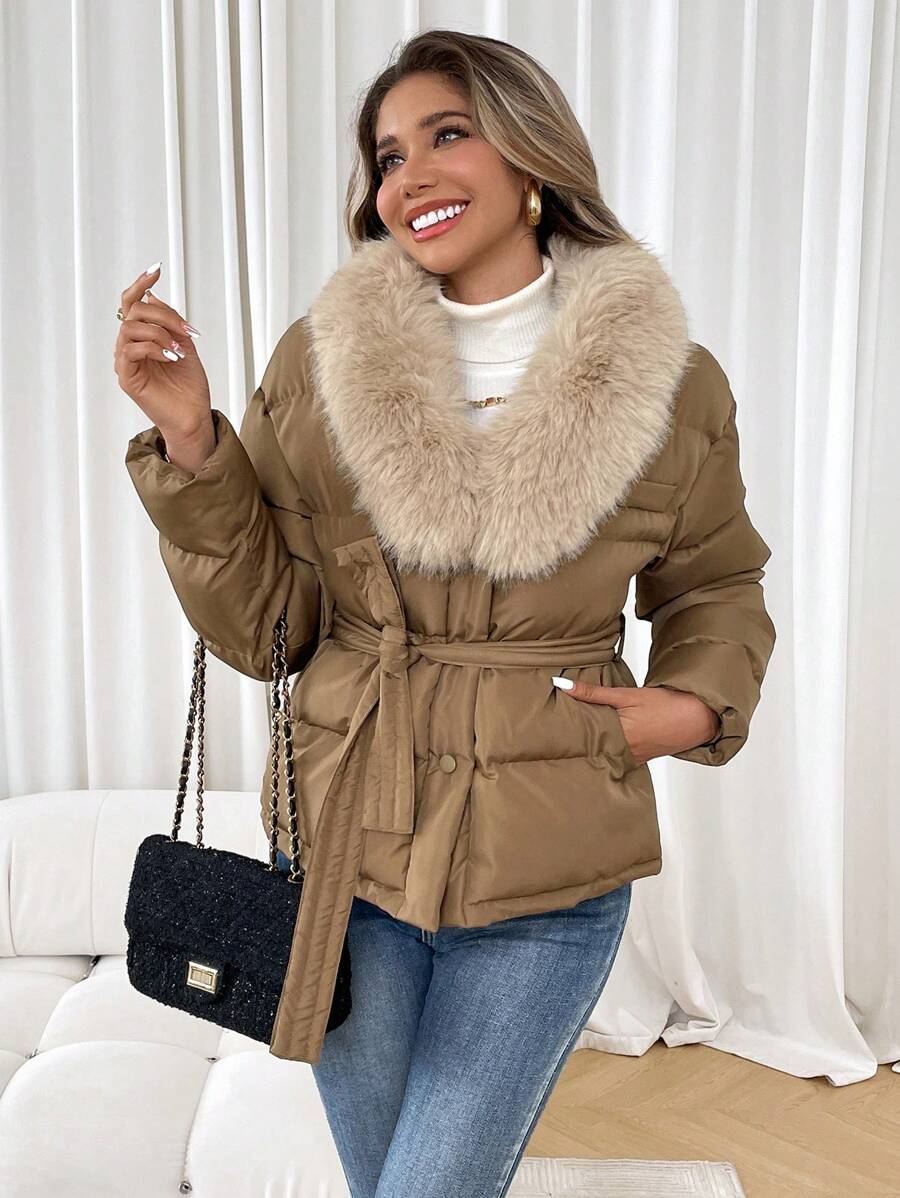 Chiquease Damski ocieplany płaszcz zimowy z puszystym kołnierzem, długim rękawem, zapięciem na guziki z przodu i kieszeniami - Kolor khaki - Zobacz 1