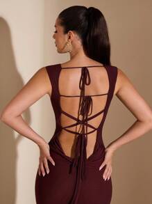 SHEIN BAE Elegante vestido ceñido de color burdeos sexy con espalda descubierta, tirantes cruzados y volantes en el bajo, adecuado para citas diarias, salidas, reuniones en clubs nocturnos y fiestas