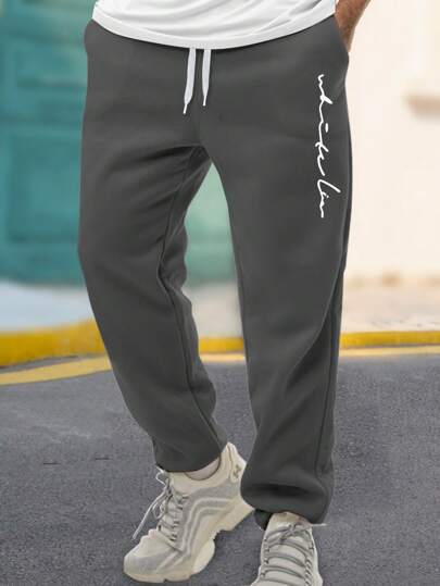 Manfinity Homme Bequeme Jogginghose in Große Größen für Herren mit Buchstaben-Muster, Zugbund und schrägen Taschen