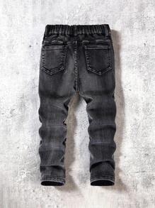 SHEIN Jeans noirs slim déchirés, élimés et rapiécés avec imprimé d'étoiles, style mode pour jeune garçon. Confortable et polyvalent pour les tenues d'extérieur d'automne/hiver pour enfants