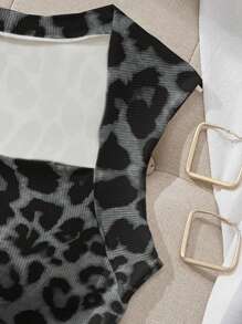SHEIN EZwear Donkere luipaardprint ronde hals gerimpelde buste gevulde bh-vrije camisole, geschikt voor de zomer