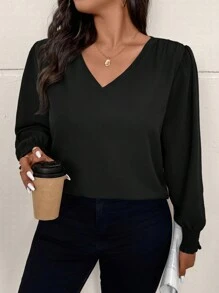 SHEIN Frenchy Große Größen Lässiges einfarbiges V-Ausschnitt Loose Fit Langarm Pullover Hemd