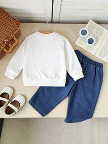 SHEIN 2 件装女婴 2024 年秋冬新款高街时尚 INS 风格服装，破洞牛仔裤套装，Babe 标志压花运动衫和罗纹针织 T 恤，柔软面料套头衫两件套 - 白色 - 查看 2