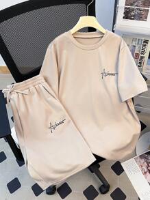 SHEIN 2 件套青少年男童休闲百搭舒适高性价比字母印花短袖 T 恤和短裤，都市休闲风格 - 卡其色 - 查看 3