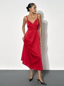 Maija Vestido Vermelho Satin-Finish Festa de Natal Ajustado e Evasê para Mulheres com Alças Ajustáveis e Detalhes de Cintura Franzida - Vermelho - Visão 4