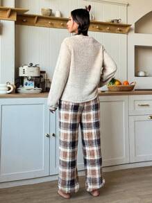 SHEIN 2 件可爱卡通熊刺绣图案圆领长袖上衣和格子图案柔软羊毛睡裤套装，适合青少年女孩的休闲睡衣，秋冬