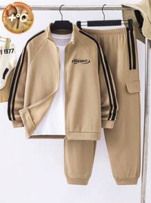 SHEIN Bộ trang phục 2 món cho bé trai tuổi mới lớn - Bộ áo hoodie và quần nỉ in chữ thường ngày, thích hợp khi đi làm, đi học, giải trí, thể thao, mùa thu/đông, vải nỉ, dày - Màu Khaki - Xem 1