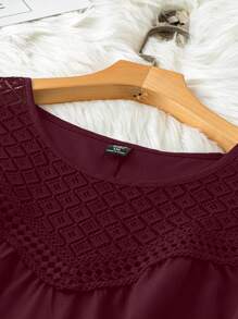 SHEIN LUNE Große Größen T-Shirt mit einfarbigem Kontrast-Spitzendesign, ärmelos, Sommer