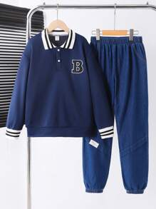 SHEIN Conjunto de 2 piezas de sudadera con cuello de polo y aplicación de letra talla grande pantalones vaqueros casuales para niños, adecuado para primavera y otoño