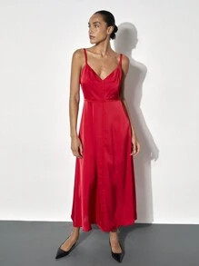 Maija Vestido Vermelho Satin-Finish Festa de Natal Ajustado e Evasê para Mulheres com Alças Ajustáveis e Detalhes de Cintura Franzida - Vermelho - Visão 1