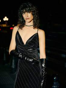 Maija 女士现代优雅节日/派对/度假复古休闲黑色天鹅绒水钻长裙，露背和细肩带，性感情人节 - 黑色 - 查看 3