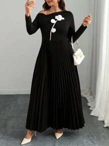Flirla Women Plus Size Black & White Contrast Pleated Floral Dress Maxi Women Outfit - Black - View 4