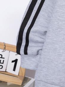 SHEIN Leap Crew 2 件 Tween Boy 休闲运动字母图案连帽衫和运动裤套装，适合通勤、上学、日常休闲装和运动 - 灰色 - 查看 5