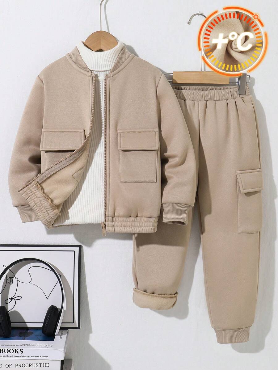 SHEIN 2 件装年轻男孩休闲运动条纹口袋长袖棒球领拉链夹克和纯色抽绳裤针织 2 件装，适合学校、花园、海滩、生日、春季、夏季、秋季、冬季 - 卡其色 - 查看 1