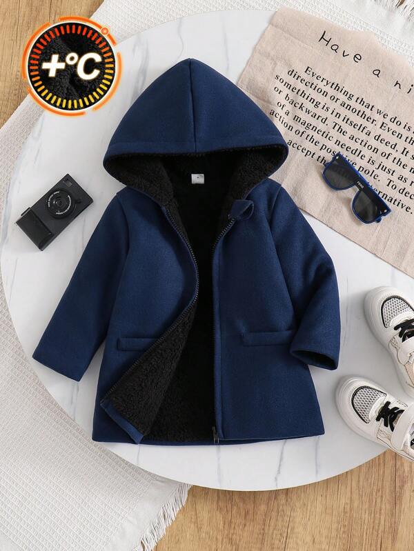 SHEIN La veste en laine grise mi-longue pour bébés garçons, avec son design classique et élégant et son doublure en peluche épaisse, apporte à la fois de la chaleur et de la mode pendant la saison froide. Elle est fabriquée dans un matériau en laine de haute qualité et une doublure en peluche douce. Elle assure l'effet d'isolation thermique et offre au bébé l'expérience de vêtement la plus confortable.