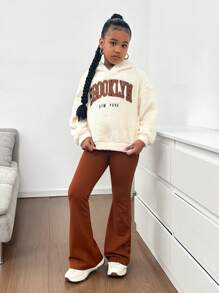SHEIN 2 件套 Tween 女童羊毛字母刺绣连帽衫和喇叭裤，休闲运动装，学院风 - 卡其色 - 查看 1