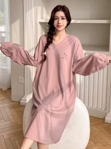 DAZY Star & Letter Print Decor V-Neck Loose Fit Casual Dress House Dress