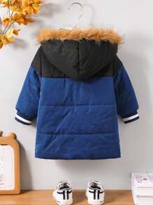 1 pieza Abrigo acolchado con cremallera y capucha de bloques de color para niño bebé, adecuado para otoño e invierno. Esta chaqueta no solo es adecuada para salidas y la escuela, sino también para uso en interiores. Esta chaqueta puede brindar comodidad y calidez a los niños pequeños durante los inviernos fríos. Esta versátil chaqueta es duradera y adecuada para varias ocasiones en la vida diaria de los niños pequeños. - Azul - Ver 2