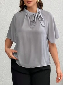 SHEIN Privé 大尺碼純色綁領基本款拉甘袖上衣 - 淺灰色 - 查看 4